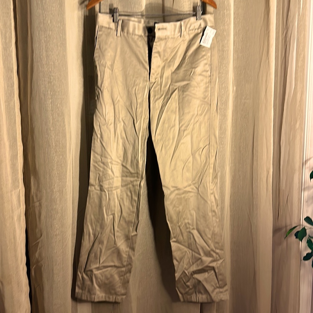 Dockers Slim Fit khakis  31 x 32